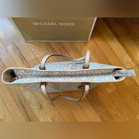 **SOLD** Michael Kors Vanilla Monogram Jet Set Travel Tote - Picture 7 of 14